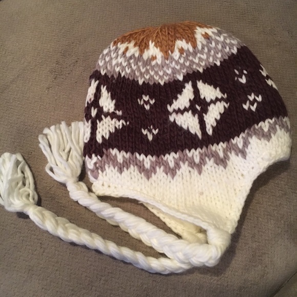 Snowflake Fairisle Beanie 🧶 - Picture 2 of 2